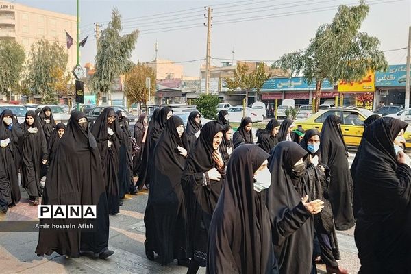 حرکت دسته عزاداری به‌مناسبت شهادت حضرت فاطمه زهرا(س) در شهرستان قرچک