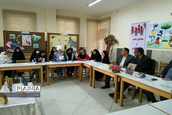 نشست مدیر سازمان دانش‌آموزی استان اصفهان با خبرنگاران خبرگزاری پانا و مجلس دانش‌آموزی شاهین شهر