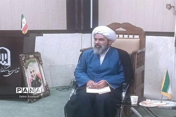 نشست  مداحان دانش‌آموز با امام جمعه شهرستان ملارد