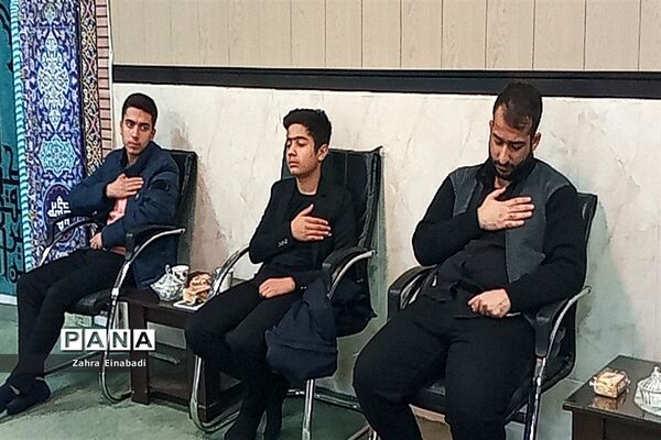 نشست  مداحان دانش‌آموز با امام جمعه شهرستان ملارد