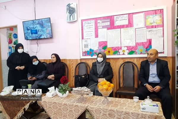 نواختن زنگ پژوهش در مدارس آموزش و پرورش رودهن