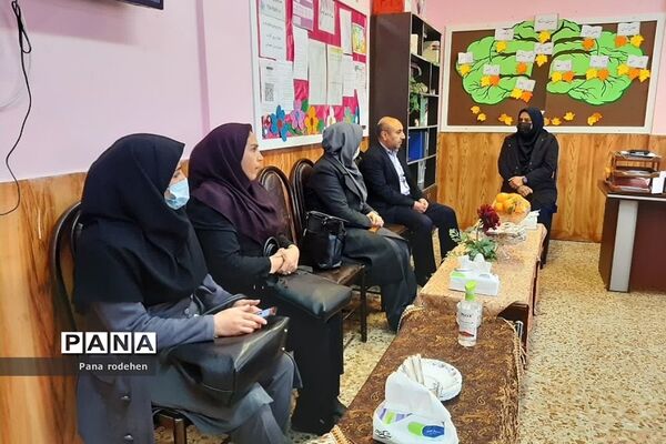 نواختن زنگ پژوهش در مدارس آموزش و پرورش رودهن