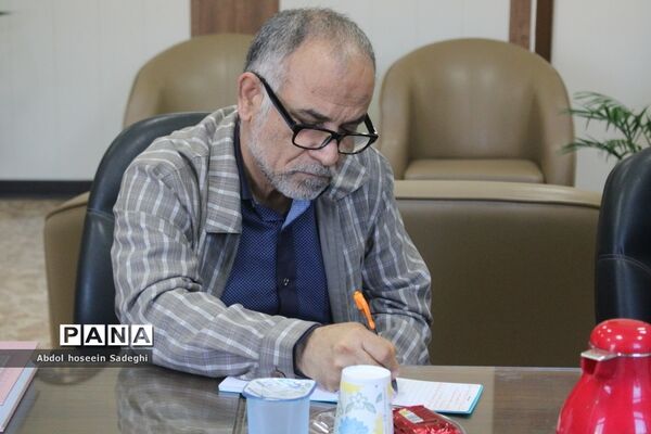 جلسه مدیران مدارس رویش انقلاب بوشهر