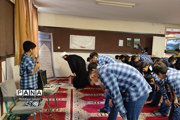 نشست بصیرتی و آموزشی ویژه دهه فاطمیه در مدرسه شهید بهشتی رودهن