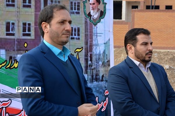 آیین کلنگ‌زنی مدرسه خیرساز ۶ کلاسه در منطقه بهارستان 2