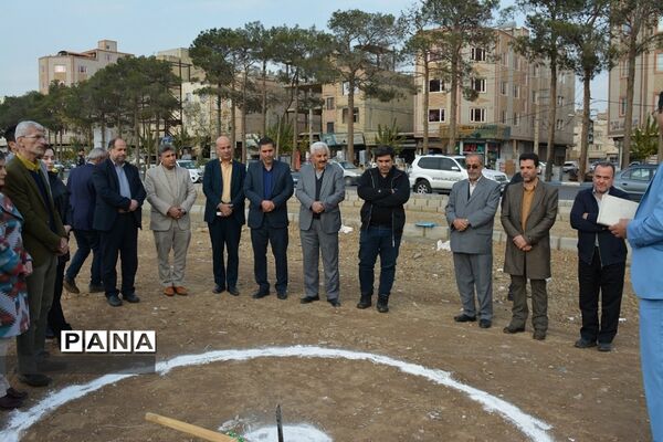 آیین کلنگ‌زنی مدرسه خیرساز ۶ کلاسه در منطقه بهارستان 2