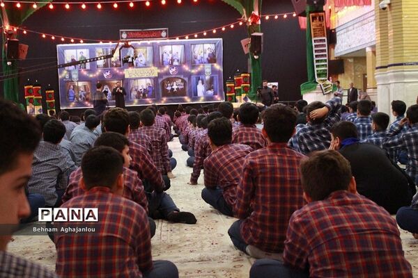 پیوند مسجد و مدرسه و برگزاری نماز جماعت به‌مناسبت هفته قرآن و عترت در حسینیه اعظم زنجان
