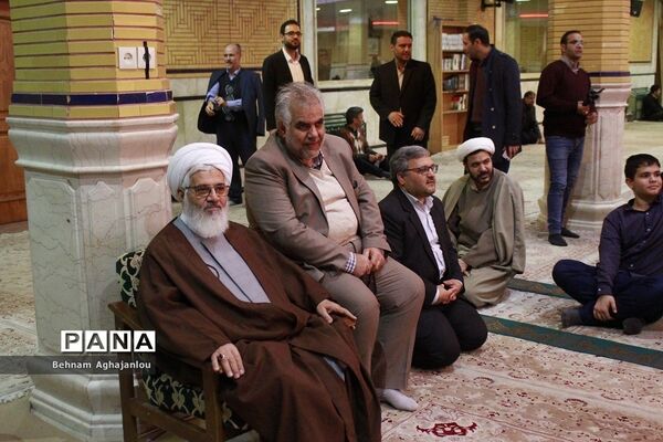 پیوند مسجد و مدرسه و برگزاری نماز جماعت به‌مناسبت هفته قرآن و عترت در حسینیه اعظم زنجان
