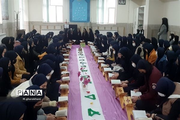 برگزاری محفل انس با قرآن در دبیرستان مکتبی شهر بن