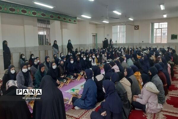 برگزاری محفل انس با قرآن در دبیرستان مکتبی شهر بن