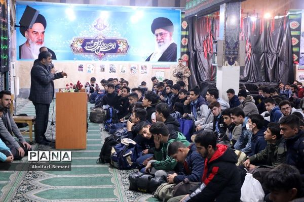 اعزام نخستین گروه از دانش‌آموزان قم به اردوی راهیان نور