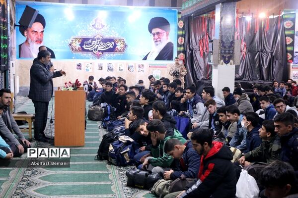 اعزام نخستین گروه از دانش‌آموزان قم به اردوی راهیان نور