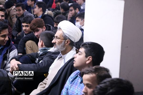 اعزام نخستین گروه از دانش‌آموزان قم به اردوی راهیان نور