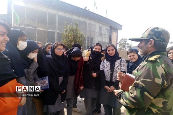 اردوی آموزشی آمادگی دفاعی پایه دهمی‌های ناحیه ۳ شیراز در موزه دفاع مقدس