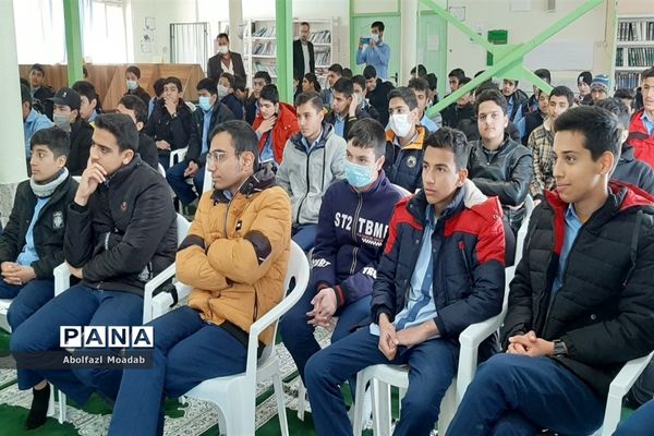 برگزاری اردوی مرحله اول درس آمادگی دفاعی در دبیرستان آیت الله خامنه‌ای کاشمر