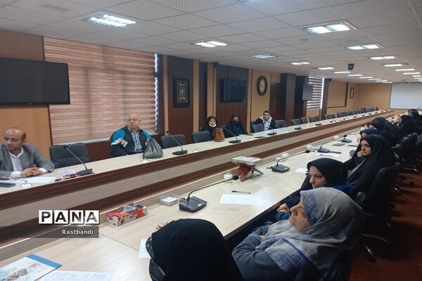 جلسه توانمندسازی دبیران تفکر و سبک زندگی منطقه ۱۳