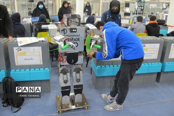 نمایشگاه دستاوردهای پژوهشی دانش‌آموزان در پارک فناوری پردیس