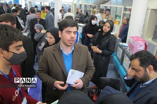 نمایشگاه دستاوردهای پژوهشی دانش‌آموزان در پارک فناوری پردیس