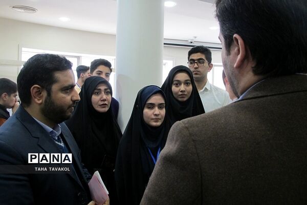 نمایشگاه دستاوردهای پژوهشی دانش‌آموزان در پارک فناوری پردیس