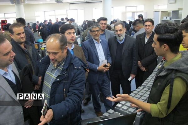 نمایشگاه دستاوردهای پژوهشی دانش‌آموزان در پارک فناوری پردیس