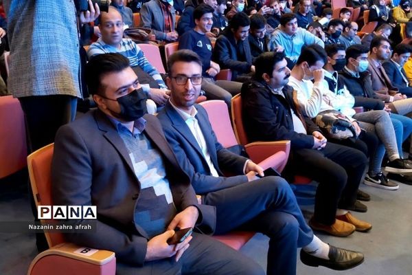 حضور دانش‌آموزان رودهن در نمایشگاه دستاوردهای پژوهشی دانش‌آموزان در پارک علم و فناوری پردیس