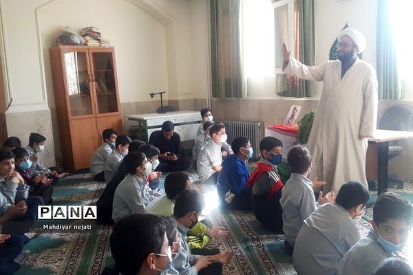 برگزاری کلاس‌های بصیرتی در ایام فاطمیه در مدارس رودهن