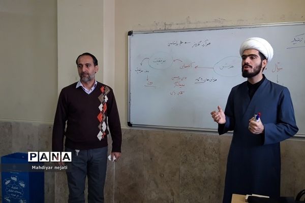 برگزاری کلاس‌های بصیرتی در ایام فاطمیه در مدارس رودهن