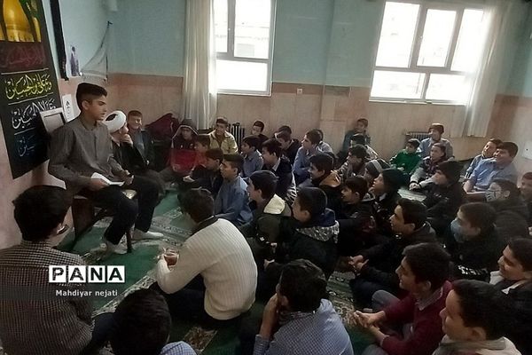 برگزاری کلاس‌های بصیرتی در ایام فاطمیه در مدارس رودهن