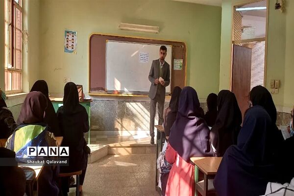 کارگاه آموزشی سواد رسانه‌ای در هنرستان فاطمه الزهرا (س) اندیمشک