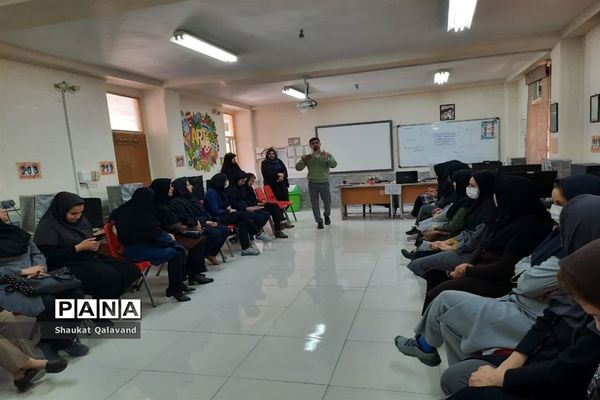 کارگاه آموزشی سواد رسانه‌ای در هنرستان فاطمه الزهرا (س) اندیمشک