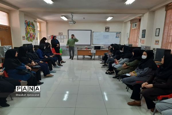 کارگاه آموزشی سواد رسانه‌ای در هنرستان فاطمه الزهرا (س) اندیمشک
