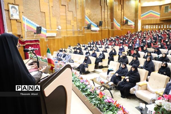 برگزاری همایش موسسان، مدیران و مربیان کودکستان‌های نواحی سه گانه کرمانشاه