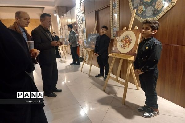 اجرای تابلو مصور مهدوی توسط گروه فرهنگی مذهبی یاوران آفتاب