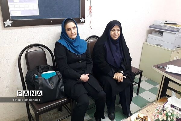برگزاری جلسه پژوهشی آموزگاران دبستان حضرت زهرا(س)۲ رودهن