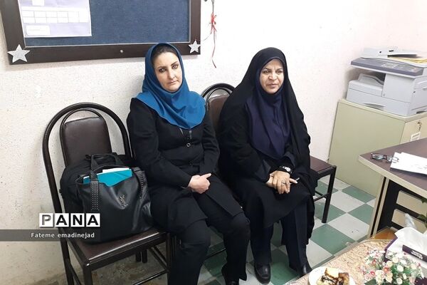 برگزاری جلسه پژوهشی آموزگاران دبستان حضرت زهرا(س)۲ رودهن