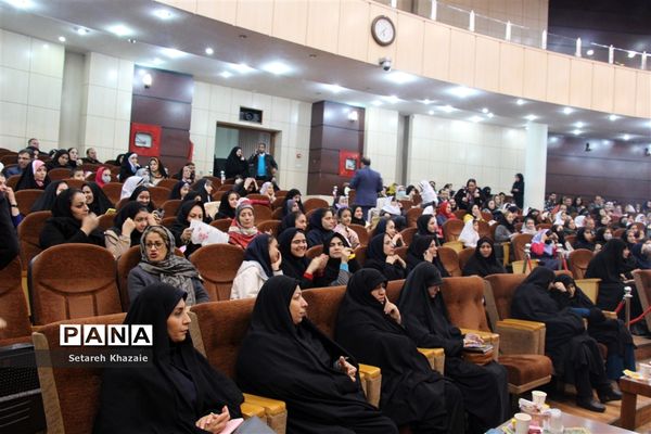 جشن دختران افتخارآفرین مدارس غیردولتی مشهد