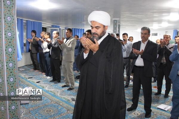 نماز جماعت معاونان و کارشناسان حوزه پرورشی ادارات آموزش و پرورش شهرستان‌ها و مناطق استان بوشهر