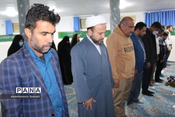 نماز جماعت معاونان و کارشناسان حوزه پرورشی ادارات آموزش و پرورش شهرستان‌ها و مناطق استان بوشهر