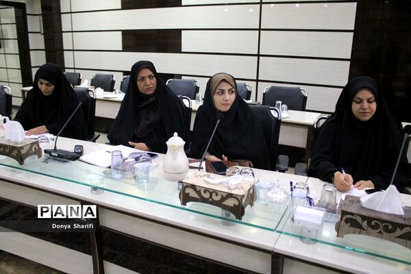 نشست هم‌اندیشی معاونان پرورشی و تربیت‌بدنی شهرستان‌ها و مناطق آموزش و پرورش استان بوشهر