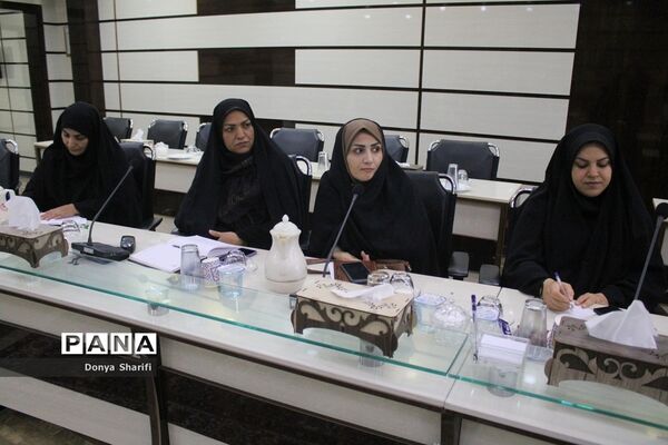 نشست هم‌اندیشی معاونان پرورشی و تربیت‌بدنی شهرستان‌ها و مناطق آموزش و پرورش استان بوشهر