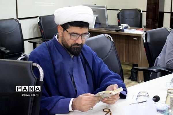 نشست هم‌اندیشی معاونان پرورشی و تربیت‌بدنی شهرستان‌ها و مناطق آموزش و پرورش استان بوشهر