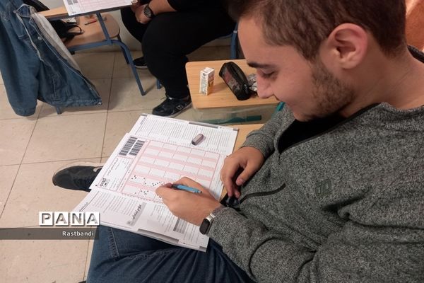 برگزاری آزمون‌های شبه کنکور در دبیرستان فرهنگ عرفان منطقه ۱۳