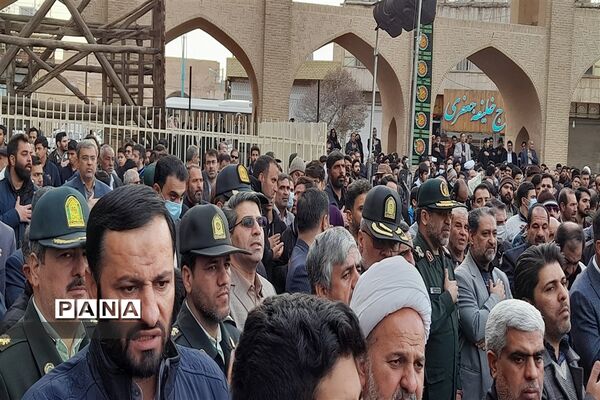 تشییع پیکر 15 شهید گلگون کفن تازه تفحص شده در یزد