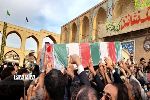 تشییع پیکر 15 شهید گلگون کفن تازه تفحص شده در یزد