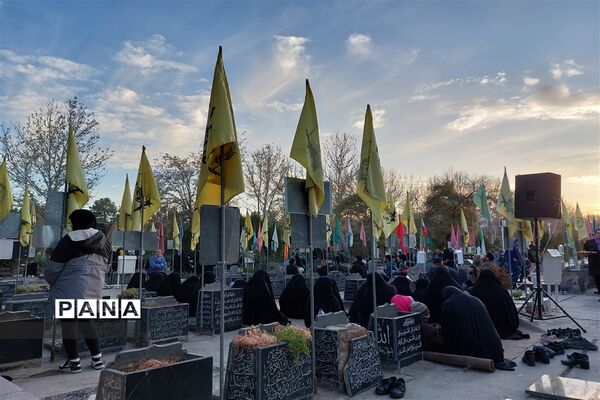 مراسم هفتگی شهر پرستاره در جوار گلزار شهدای بهشت رضا
