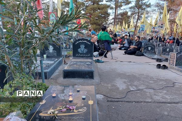 مراسم هفتگی شهر پرستاره در جوار گلزار شهدای بهشت رضا