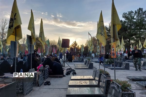 مراسم هفتگی شهر پرستاره در جوار گلزار شهدای بهشت رضا