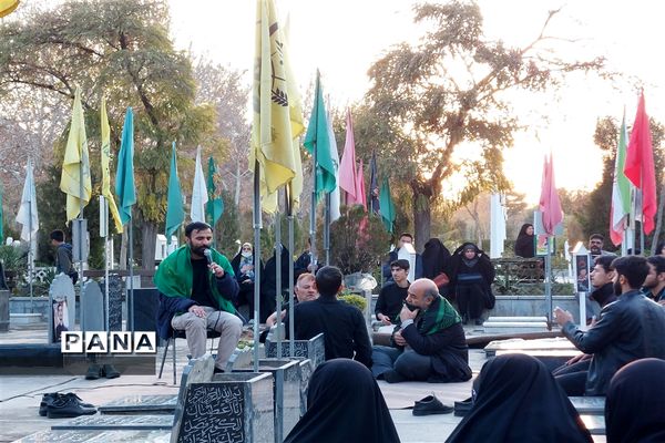 مراسم هفتگی شهر پرستاره در جوار گلزار شهدای بهشت رضا