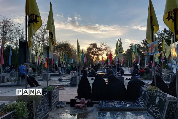 مراسم هفتگی شهر پرستاره در جوار گلزار شهدای بهشت رضا