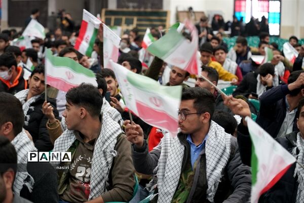مجمع فرماندهان پیشگام بسیج دانش‌آموزی اصفهان در گلزار شهدا